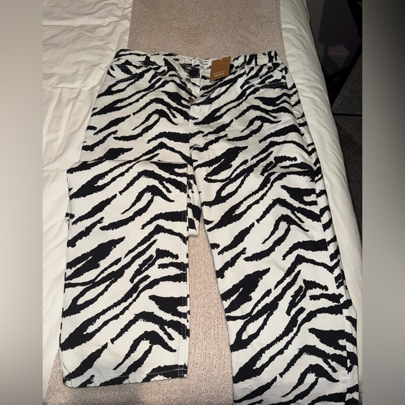 Reformation Cynthia High Rise Straight Long Jeans Zebra - Picture 9 of 10